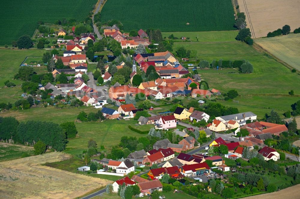 Luftaufnahme Körba - Dorfkern am Feldrand in Körba im Bundesland Brandenburg, Deutschland