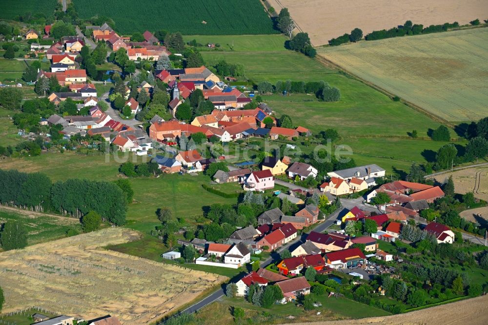 Körba aus der Vogelperspektive: Dorfkern am Feldrand in Körba im Bundesland Brandenburg, Deutschland