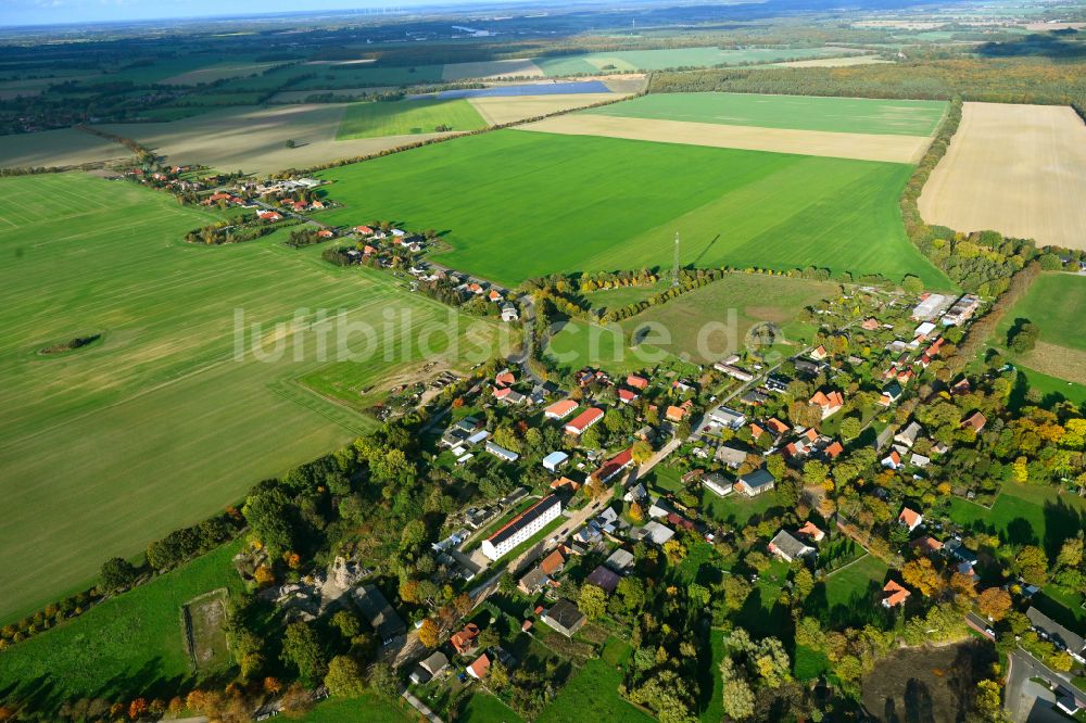 Luftaufnahme Körchow - Dorfkern am Feldrand in Körchow im Bundesland Mecklenburg-Vorpommern, Deutschland