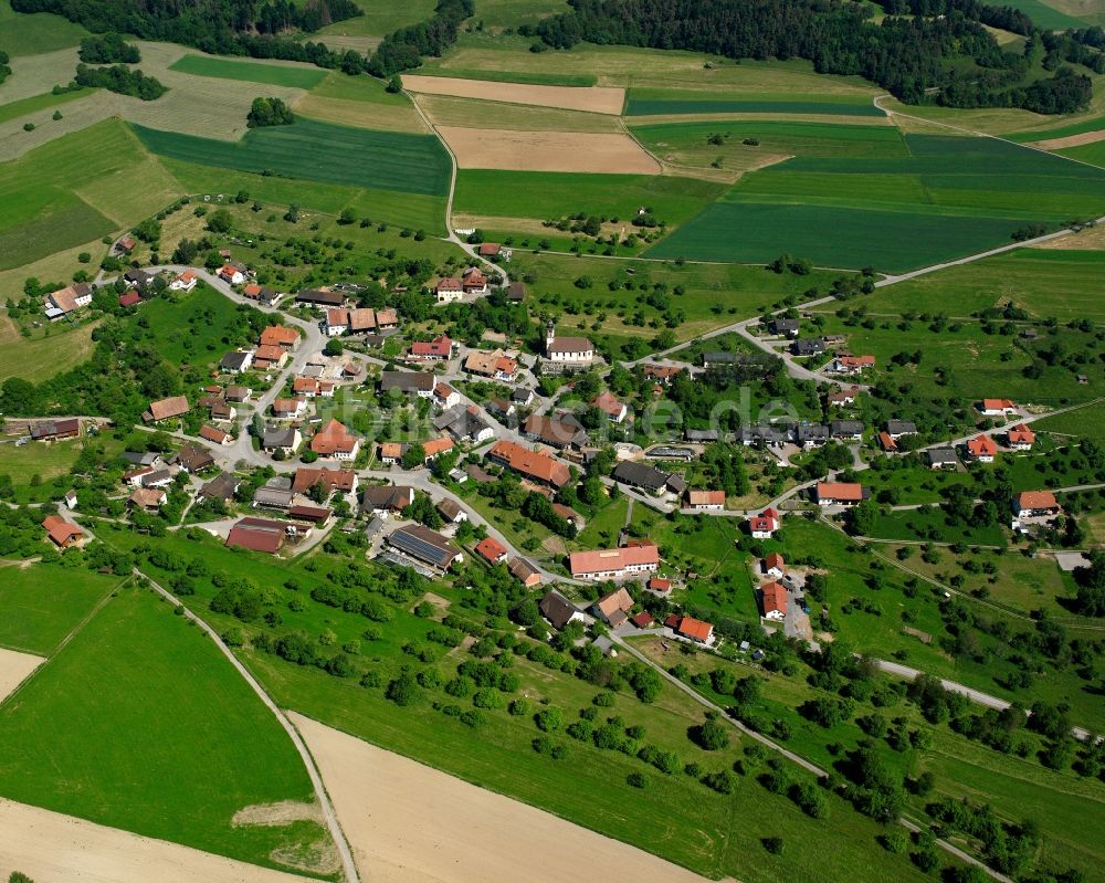 Krenkingen von oben - Dorfkern am Feldrand in Krenkingen im Bundesland Baden-Württemberg, Deutschland