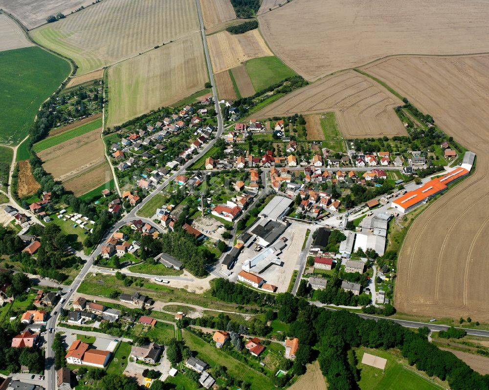 Körner von oben - Dorfkern am Feldrand in Körner im Bundesland Thüringen, Deutschland