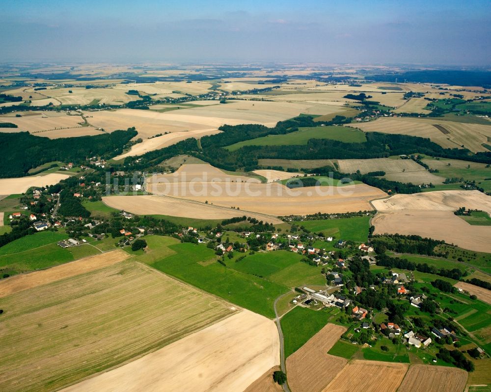 Luftbild Krummenhennersdorf - Dorfkern am Feldrand in Krummenhennersdorf im Bundesland Sachsen, Deutschland