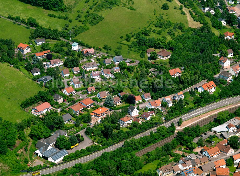 Kupferschmelz von oben - Dorfkern am Feldrand in Kupferschmelz im Bundesland Rheinland-Pfalz, Deutschland