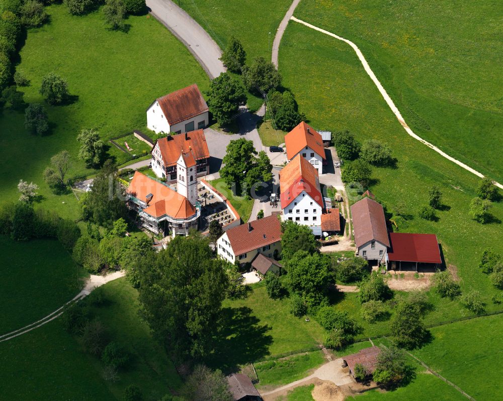 Luftbild Langenenslingen - Dorfkern am Feldrand in Langenenslingen im Bundesland Baden-Württemberg, Deutschland