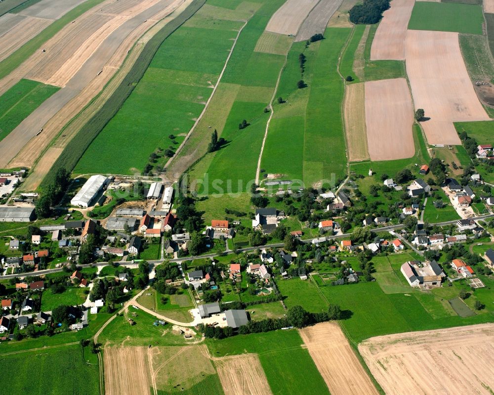 Luftbild Langenleuba-Oberhain - Dorfkern am Feldrand in Langenleuba-Oberhain im Bundesland Sachsen, Deutschland
