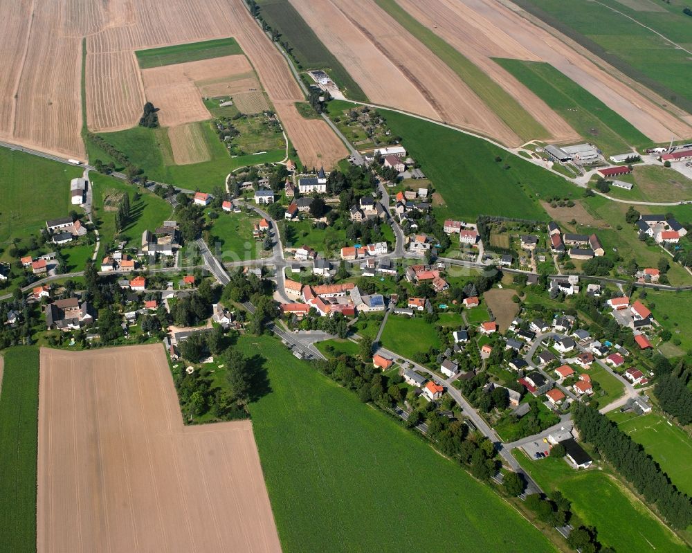 Langenleuba-Oberhain von oben - Dorfkern am Feldrand in Langenleuba-Oberhain im Bundesland Sachsen, Deutschland