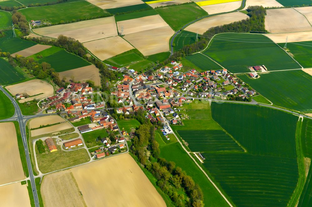 Luftbild Laub - Dorfkern am Feldrand in Laub im Bundesland Bayern, Deutschland