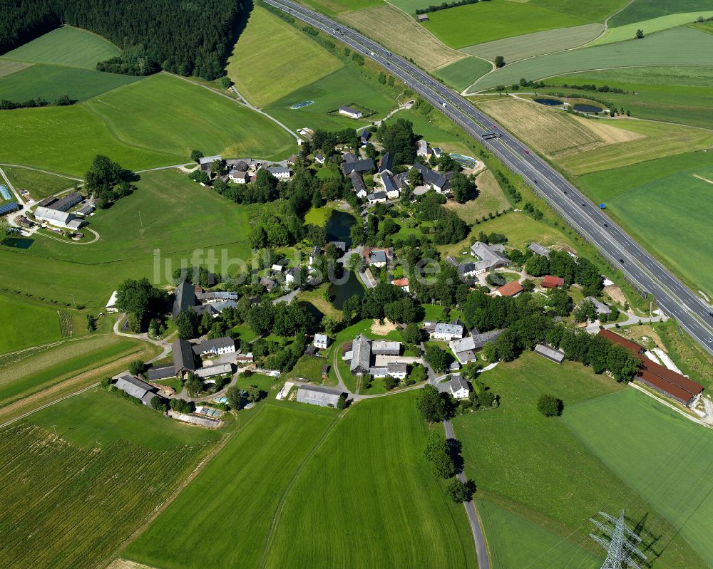 Luftaufnahme Laubersreuth - Dorfkern am Feldrand in Laubersreuth im Bundesland Bayern, Deutschland