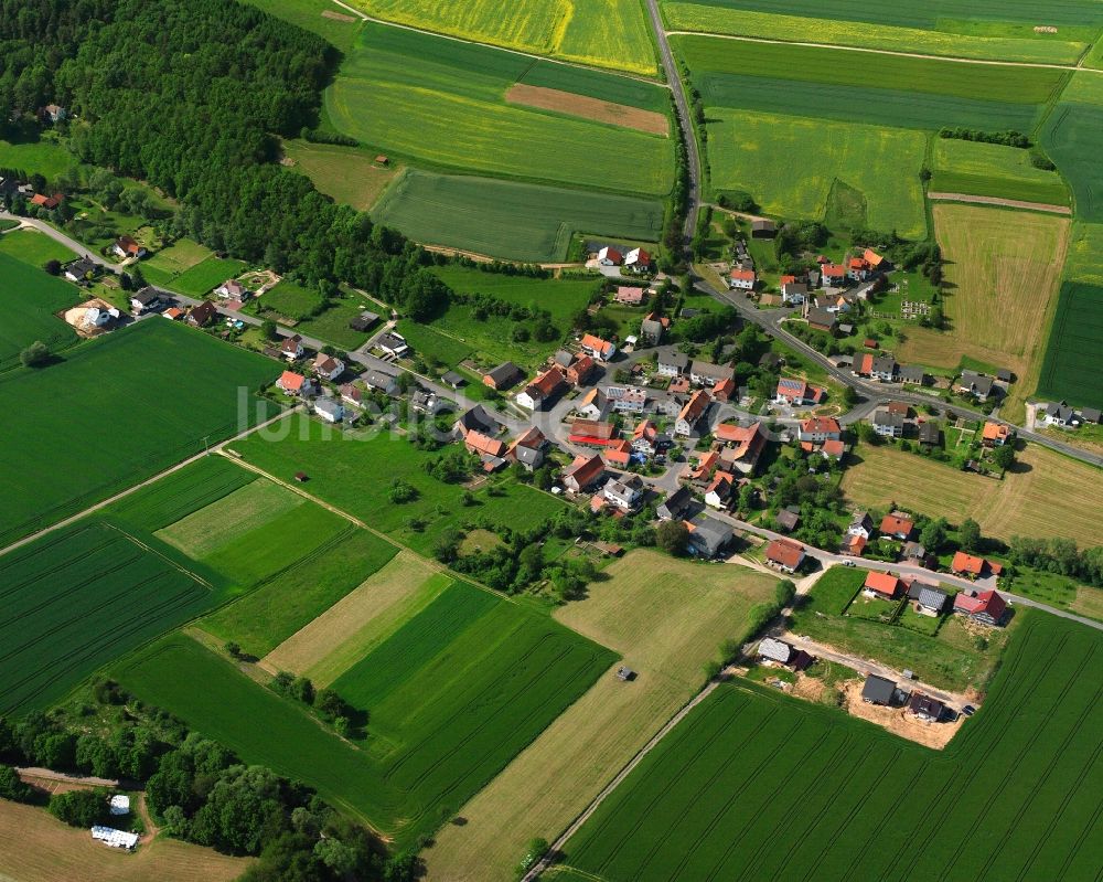 Luftaufnahme Lüdersdorf - Dorfkern am Feldrand in Lüdersdorf im Bundesland Hessen, Deutschland
