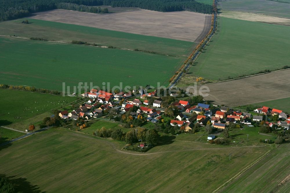 Luftbild Lehnsdorf - Dorfkern am Feldrand in Lehnsdorf im Bundesland Brandenburg, Deutschland