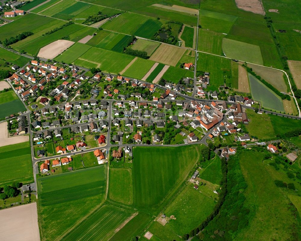 Leimbach von oben - Dorfkern am Feldrand in Leimbach im Bundesland Hessen, Deutschland