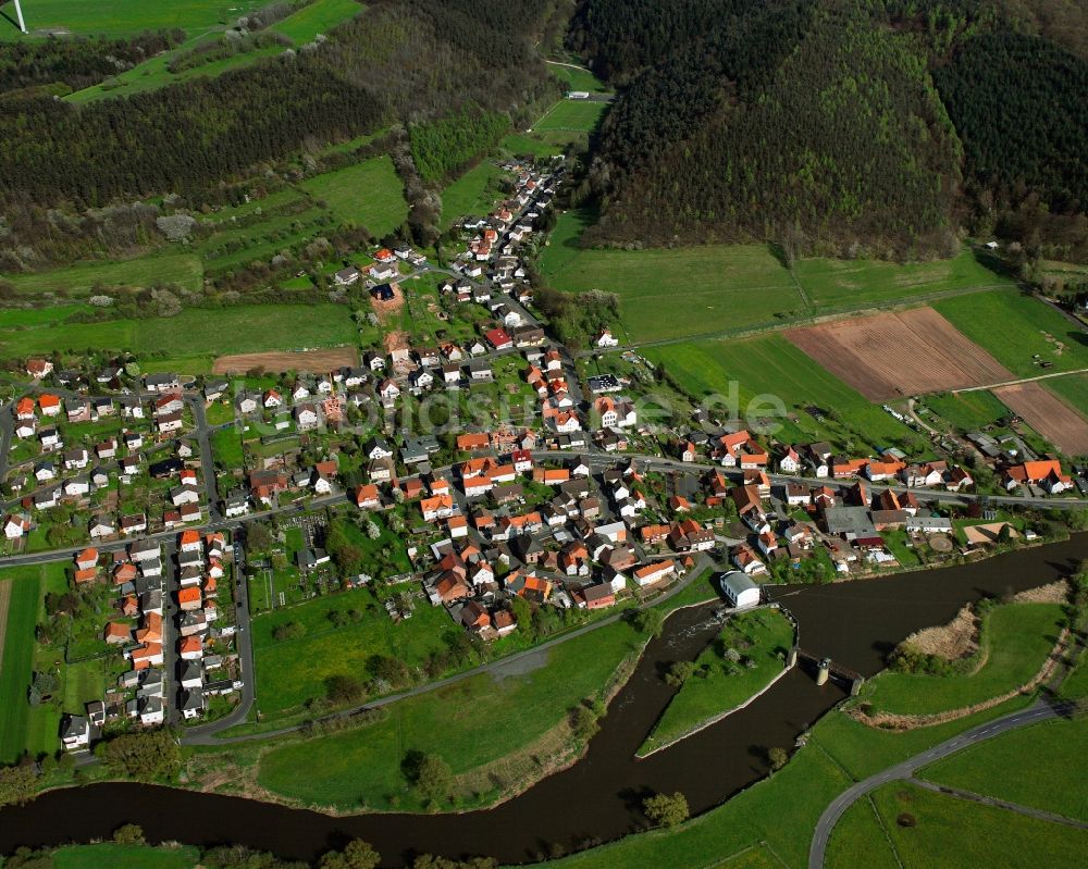 Lengers von oben - Dorfkern am Feldrand in Lengers im Bundesland Hessen, Deutschland