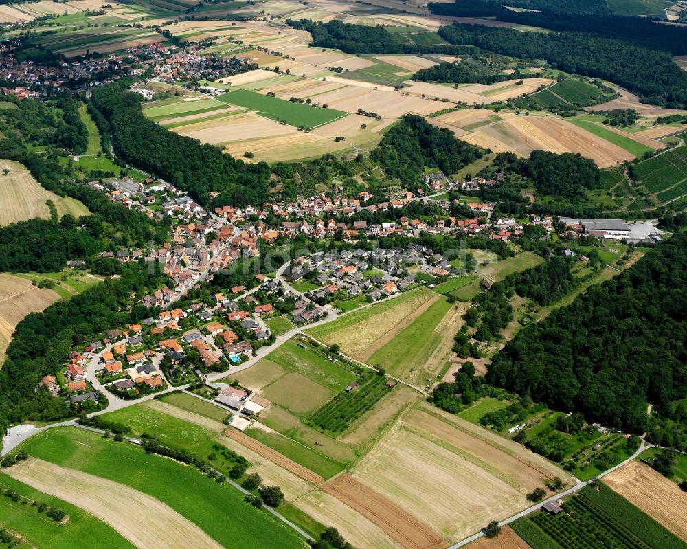 Leonbronn von oben - Dorfkern am Feldrand in Leonbronn im Bundesland Baden-Württemberg, Deutschland