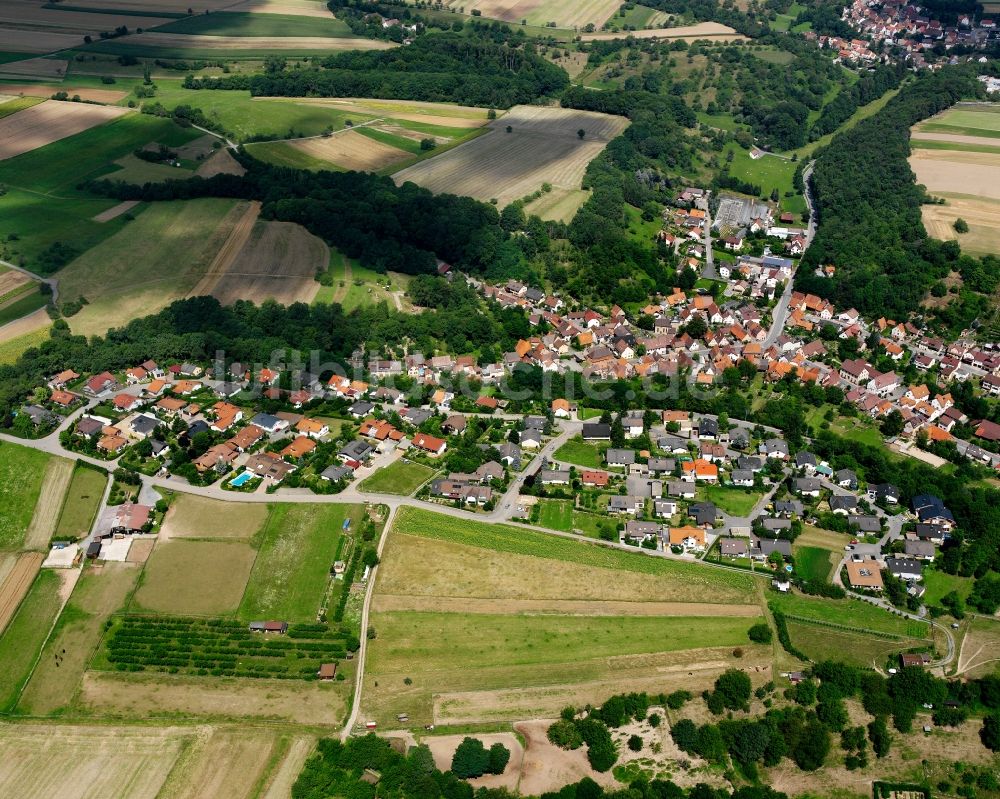 Leonbronn aus der Vogelperspektive: Dorfkern am Feldrand in Leonbronn im Bundesland Baden-Württemberg, Deutschland