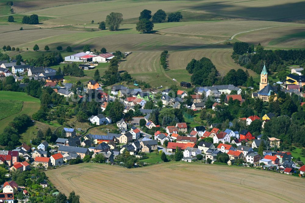 Lichtenberg aus der Vogelperspektive: Dorfkern am Feldrand in Lichtenberg im Bundesland Sachsen, Deutschland
