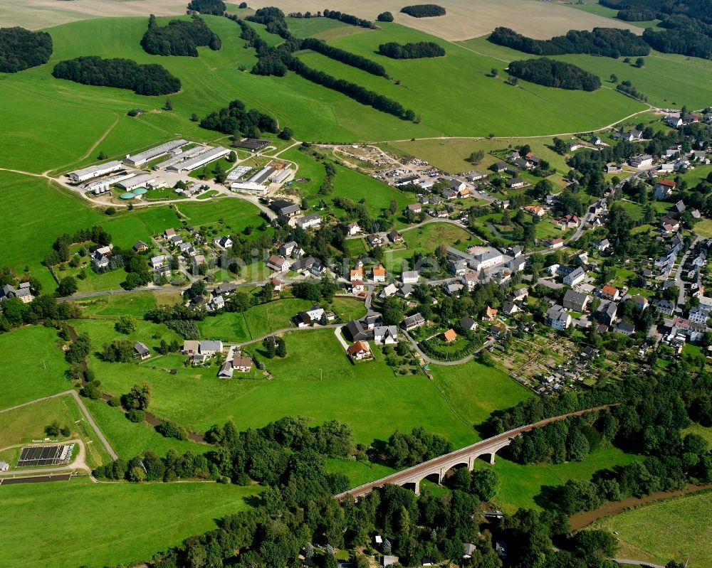 Luftaufnahme Lichtenberg/Erzgebirge - Dorfkern am Feldrand in Lichtenberg/Erzgebirge im Bundesland Sachsen, Deutschland