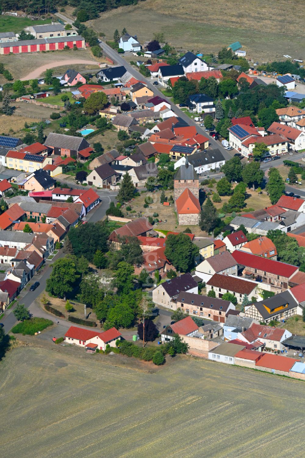 Luftaufnahme Linthe - Dorfkern am Feldrand in Linthe im Bundesland Brandenburg, Deutschland