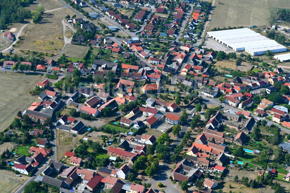 Linthe von oben - Dorfkern am Feldrand in Linthe im Bundesland Brandenburg, Deutschland