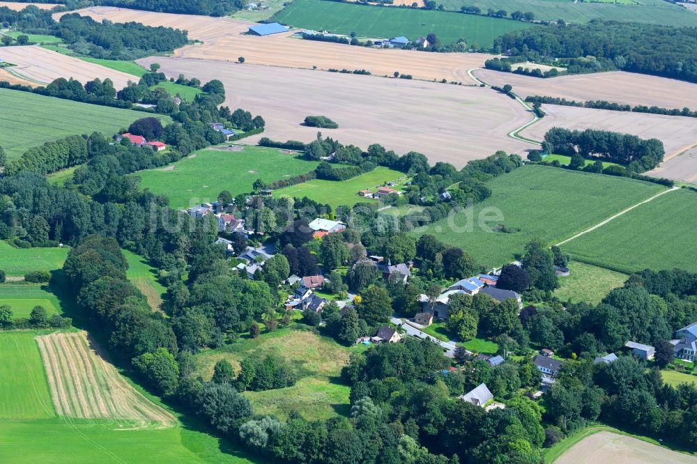 Luftaufnahme Loit - Dorfkern am Feldrand in Loit im Bundesland Schleswig-Holstein, Deutschland