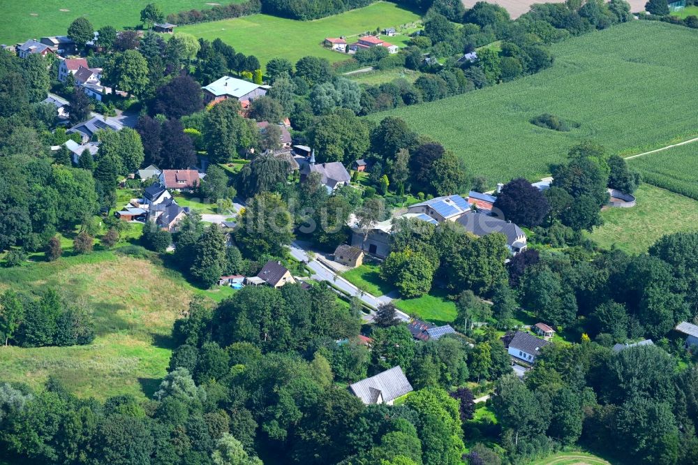 Loit von oben - Dorfkern am Feldrand in Loit im Bundesland Schleswig-Holstein, Deutschland