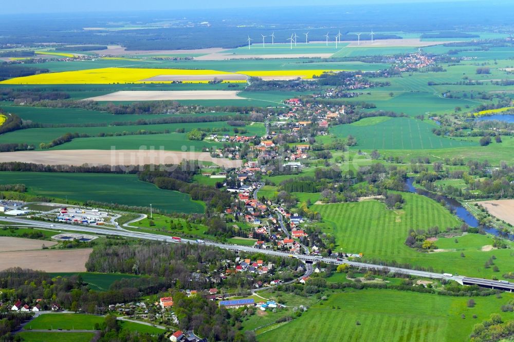 Ludwigsdorf aus der Vogelperspektive: Dorfkern am Feldrand in Ludwigsdorf im Bundesland Sachsen, Deutschland