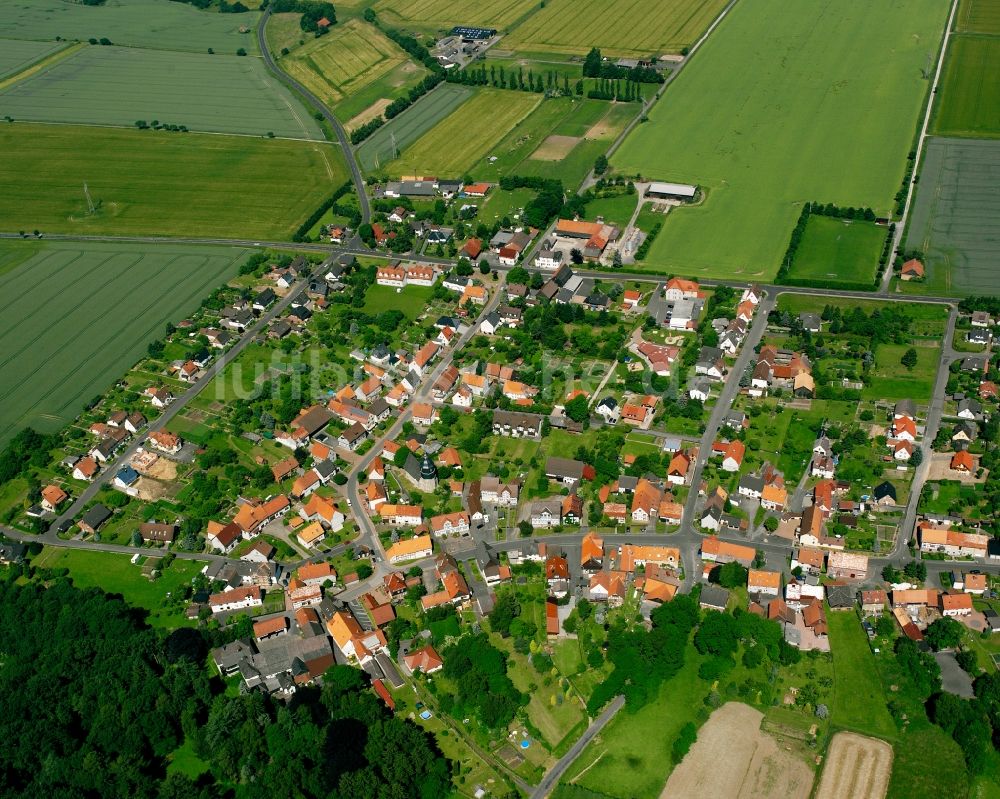 Lutterberg von oben - Dorfkern am Feldrand in Lutterberg im Bundesland Niedersachsen, Deutschland