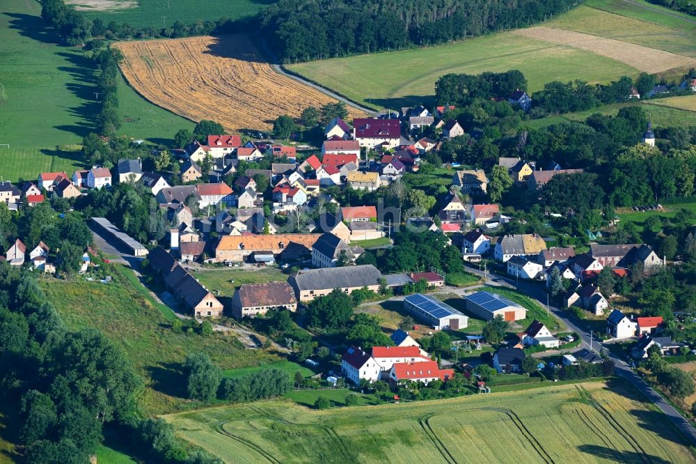 Luftaufnahme Mahlis - Dorfkern am Feldrand in Mahlis im Bundesland Sachsen, Deutschland