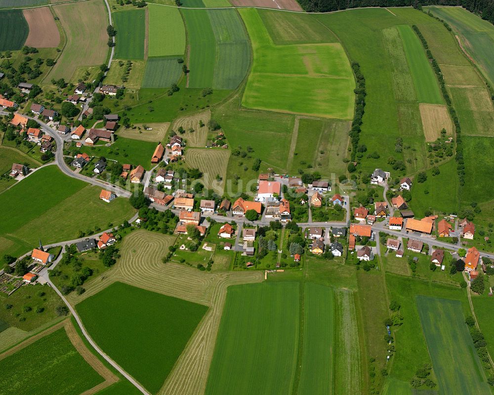 Maisenbach-Zainen von oben - Dorfkern am Feldrand in Maisenbach-Zainen im Bundesland Baden-Württemberg, Deutschland