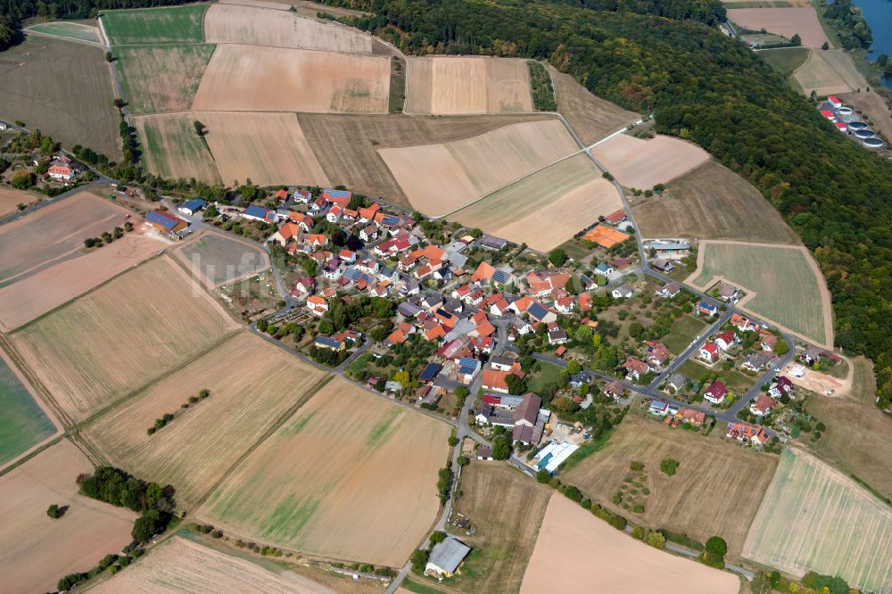 Massenbuch von oben - Dorfkern am Feldrand in Massenbuch im Bundesland Bayern, Deutschland