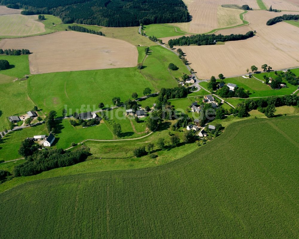 Müdisdorf aus der Vogelperspektive: Dorfkern am Feldrand in Müdisdorf im Bundesland Sachsen, Deutschland