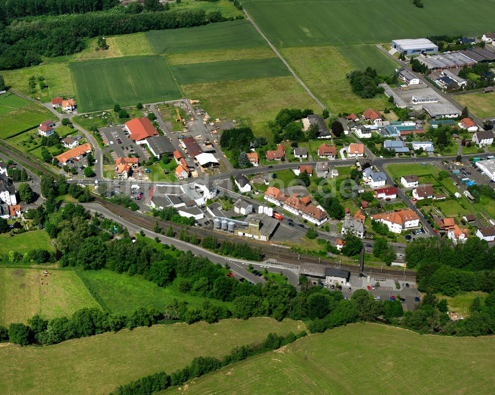 Merlau von oben - Dorfkern am Feldrand in Merlau im Bundesland Hessen, Deutschland