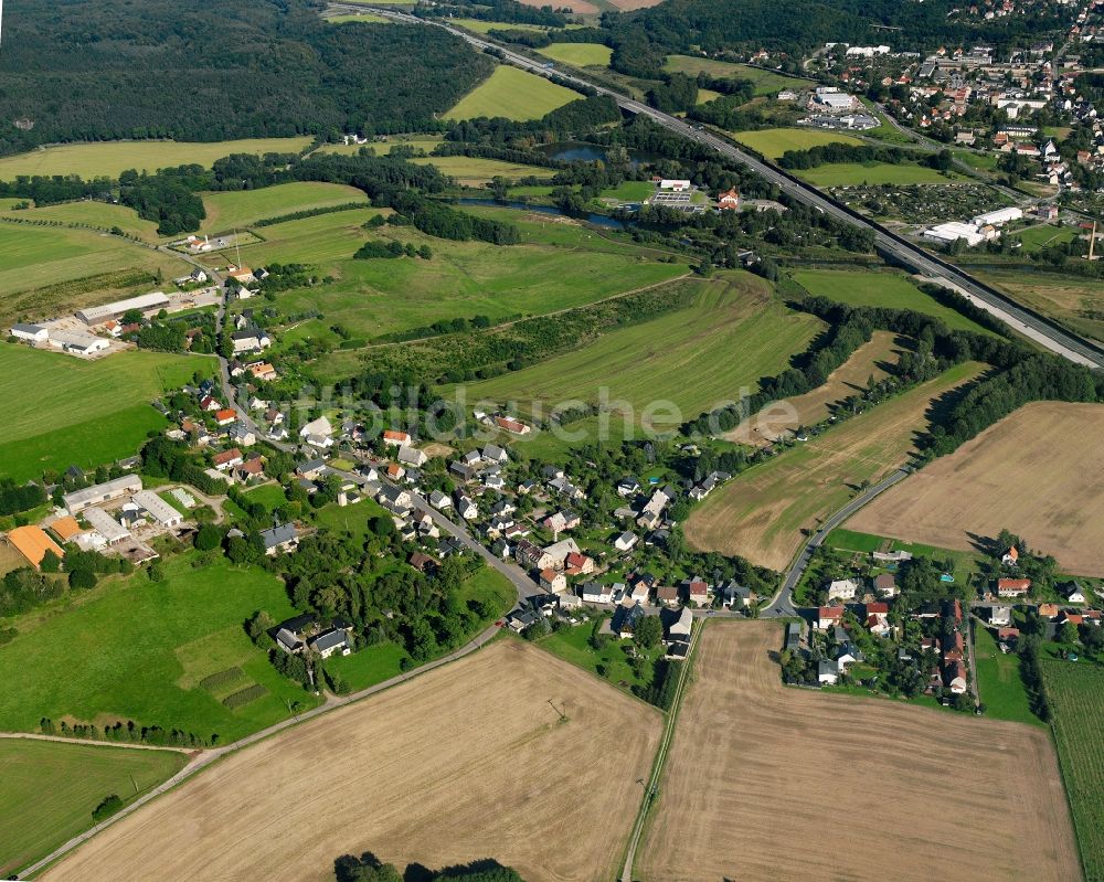 Luftaufnahme Merzdorf - Dorfkern am Feldrand in Merzdorf im Bundesland Sachsen, Deutschland