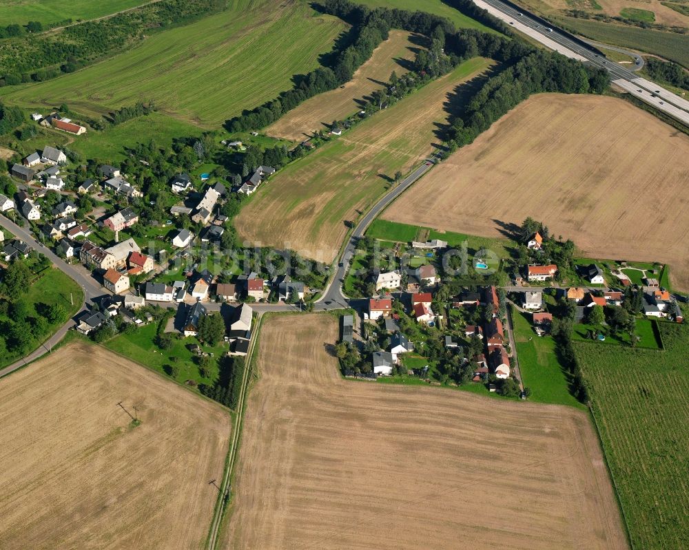 Merzdorf von oben - Dorfkern am Feldrand in Merzdorf im Bundesland Sachsen, Deutschland