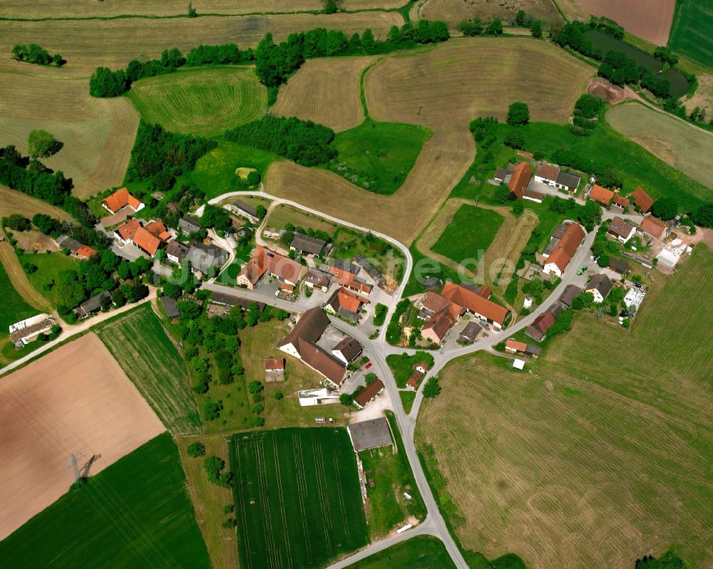 Luftbild Metzlesberg - Dorfkern am Feldrand in Metzlesberg im Bundesland Bayern, Deutschland