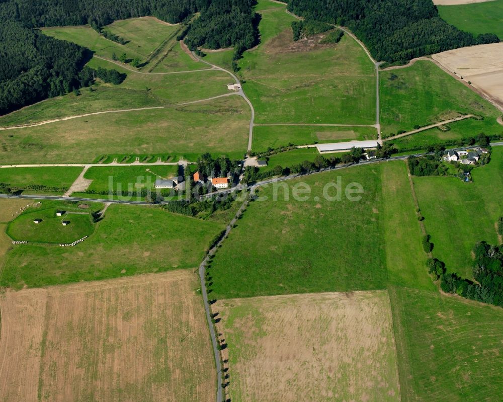 Mühlbach von oben - Dorfkern am Feldrand in Mühlbach im Bundesland Sachsen, Deutschland