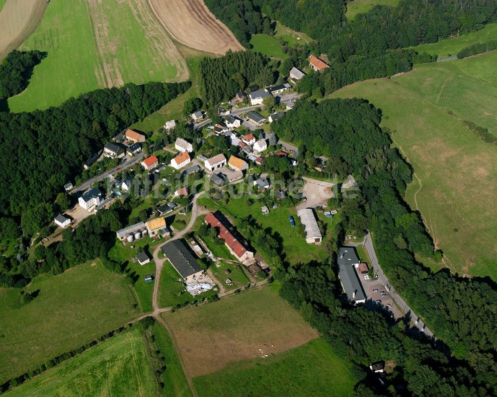 Mühlbach von oben - Dorfkern am Feldrand in Mühlbach im Bundesland Sachsen, Deutschland