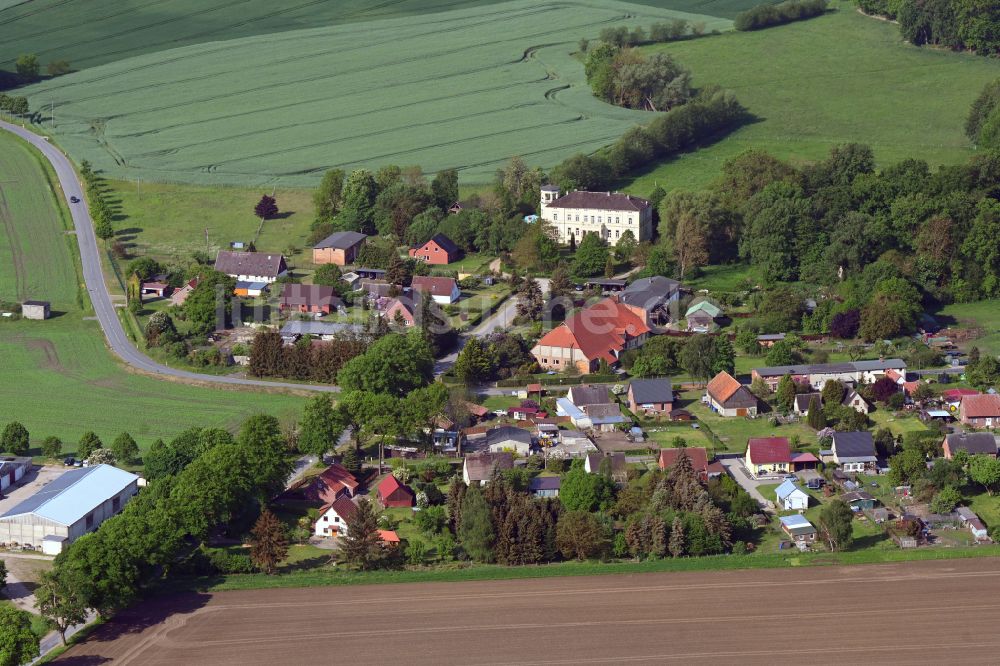 Luftbild Mühlenbeck - Dorfkern am Feldrand in Mühlenbeck im Bundesland Mecklenburg-Vorpommern, Deutschland