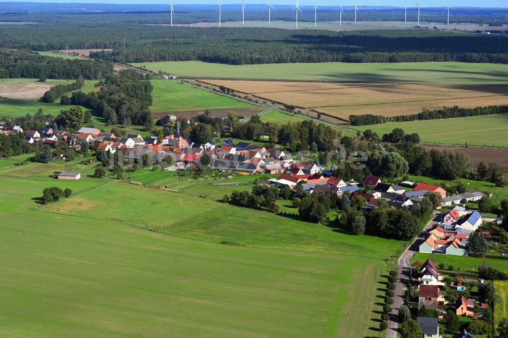 Luftaufnahme Mühlstedt - Dorfkern am Feldrand in Mühlstedt im Bundesland Sachsen-Anhalt, Deutschland