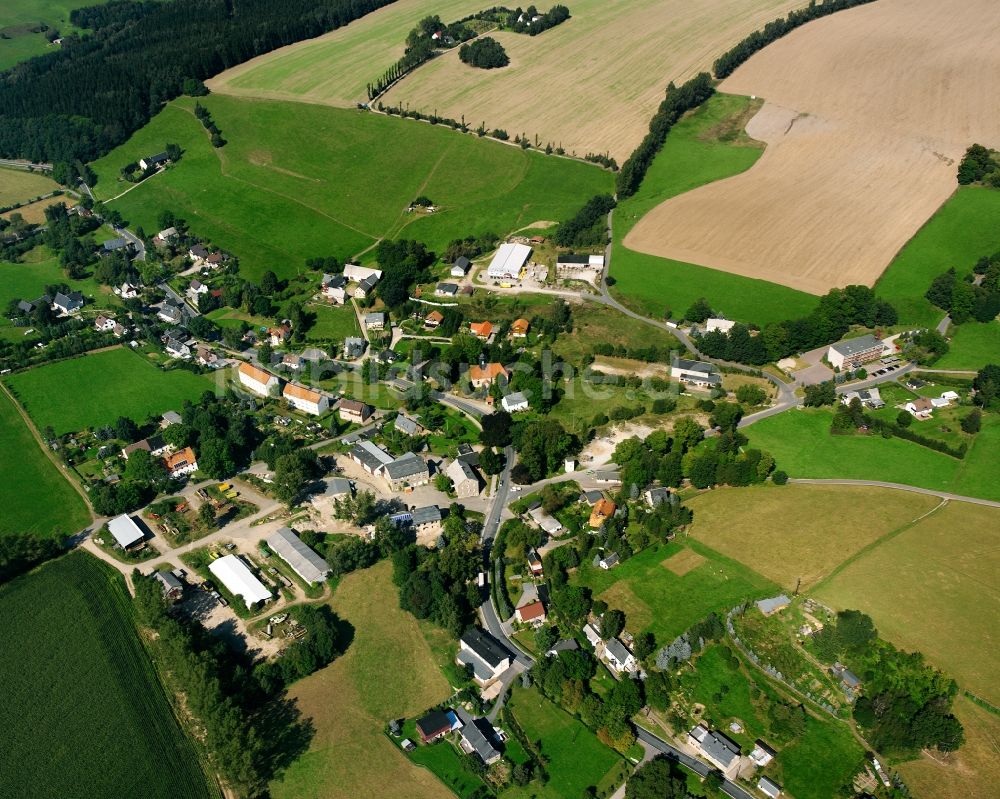 St. Michaelis von oben - Dorfkern am Feldrand in St. Michaelis im Bundesland Sachsen, Deutschland