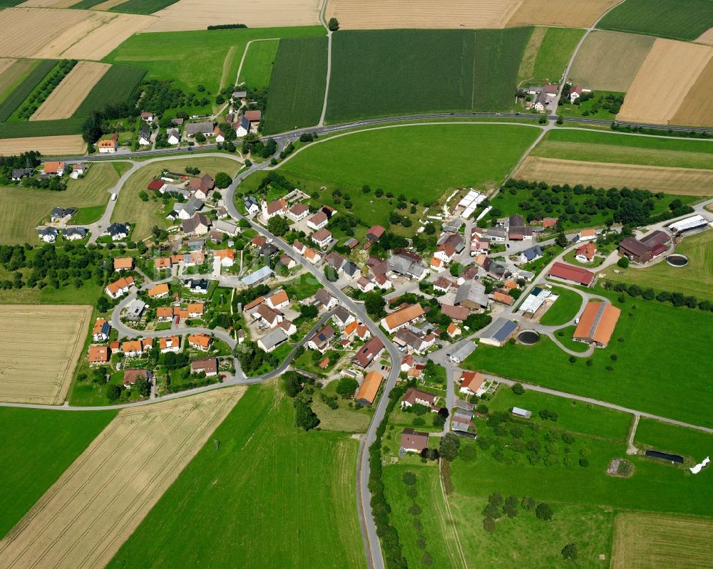 Mieterkingen von oben - Dorfkern am Feldrand in Mieterkingen im Bundesland Baden-Württemberg, Deutschland