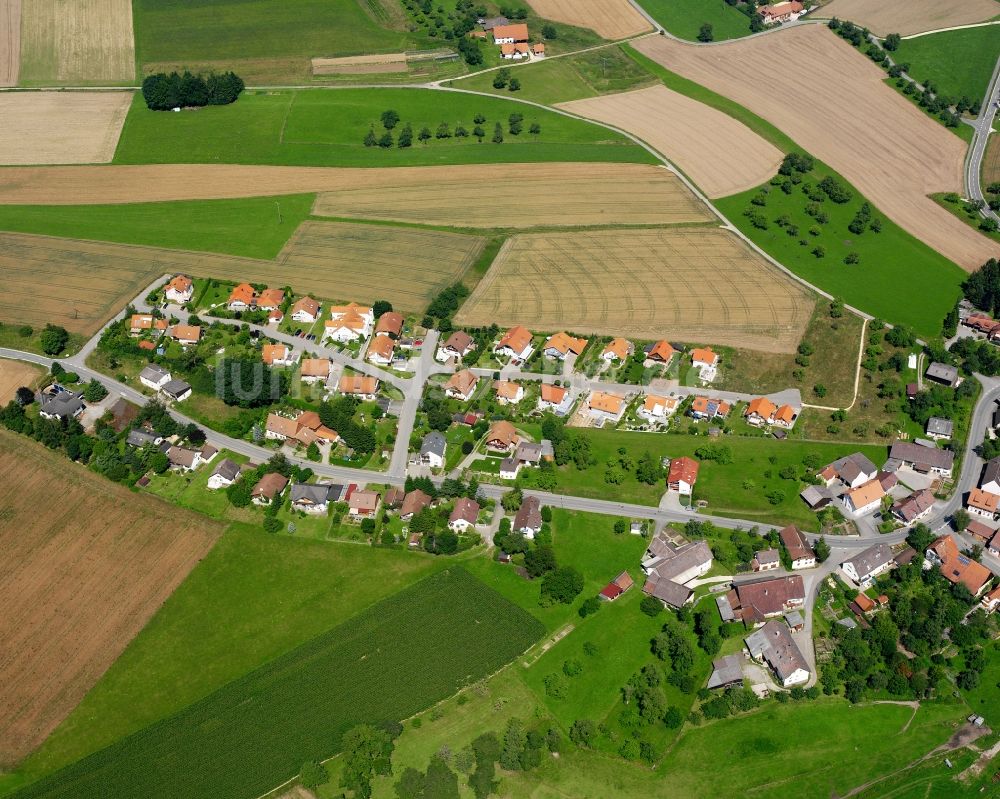 Mindersdorf von oben - Dorfkern am Feldrand in Mindersdorf im Bundesland Baden-Württemberg, Deutschland