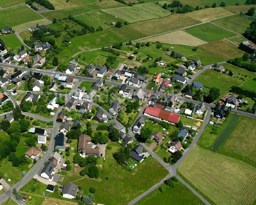 Luftaufnahme Münchhausen - Dorfkern am Feldrand in Münchhausen im Bundesland Hessen, Deutschland