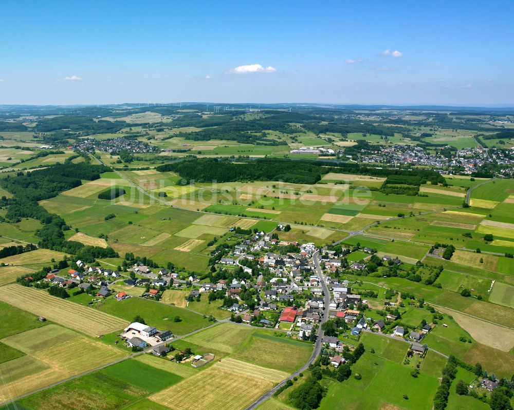 Münchhausen aus der Vogelperspektive: Dorfkern am Feldrand in Münchhausen im Bundesland Hessen, Deutschland