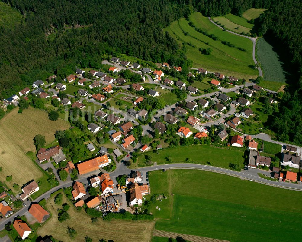 Monakam von oben - Dorfkern am Feldrand in Monakam im Bundesland Baden-Württemberg, Deutschland
