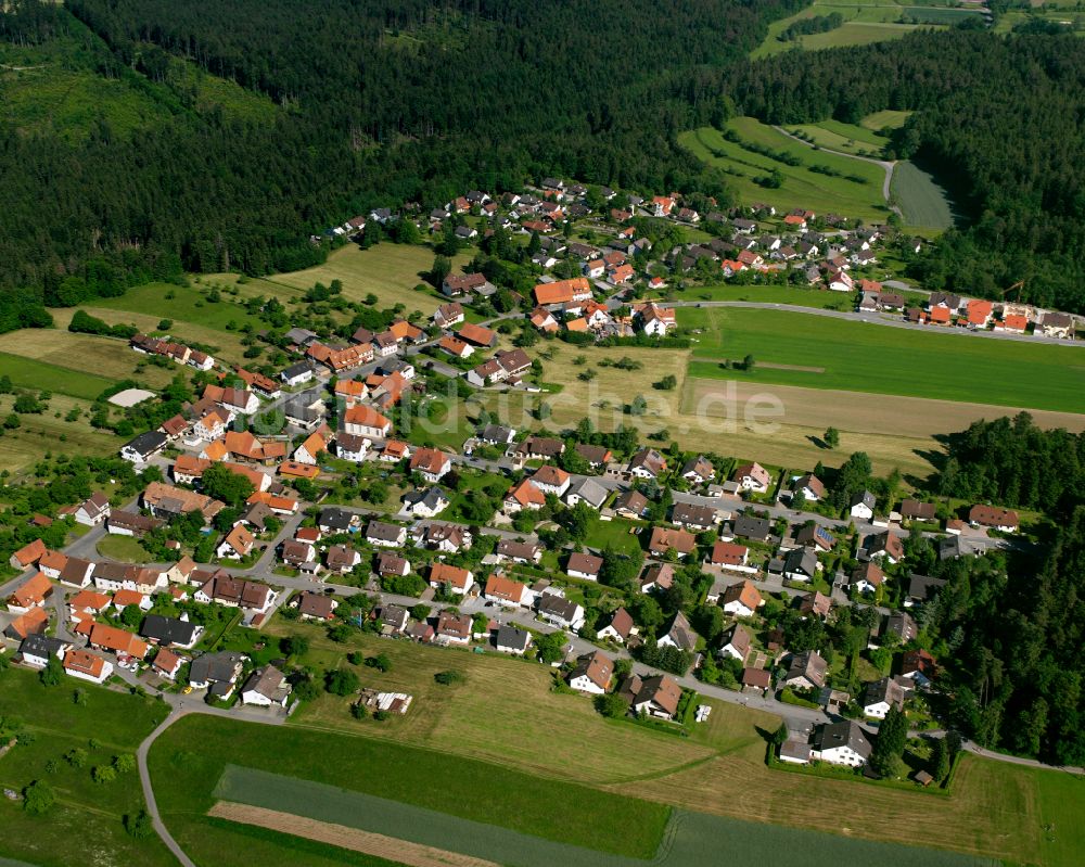 Monakam aus der Vogelperspektive: Dorfkern am Feldrand in Monakam im Bundesland Baden-Württemberg, Deutschland