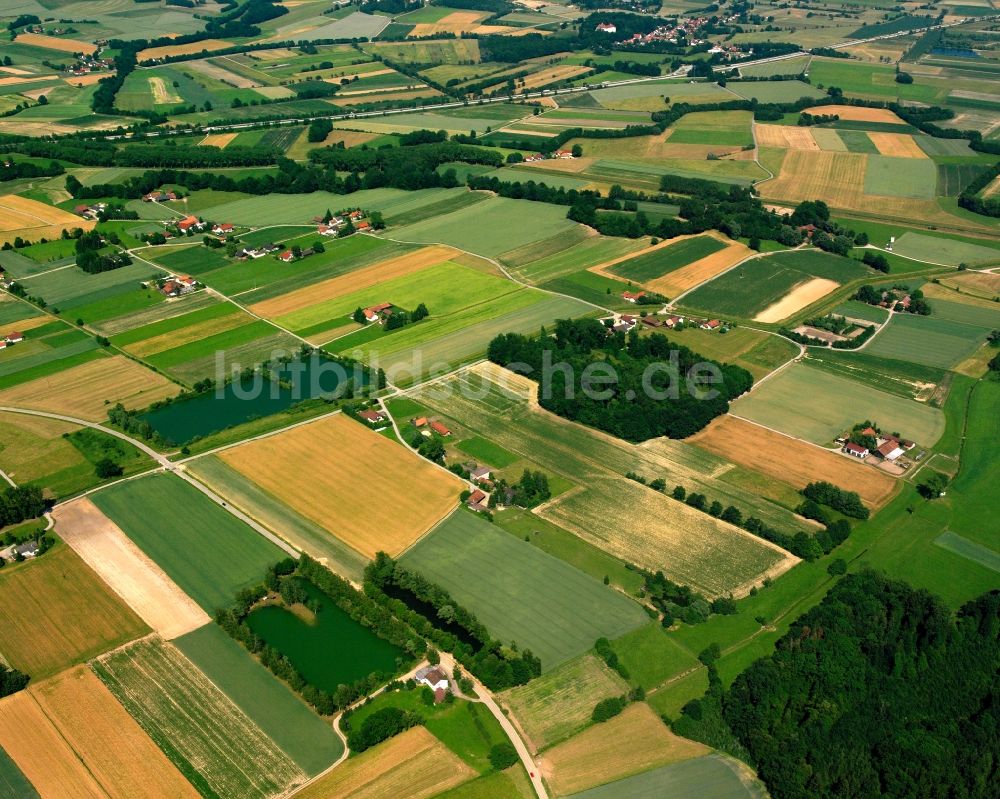Luftbild Moos - Dorfkern am Feldrand in Moos im Bundesland Bayern, Deutschland