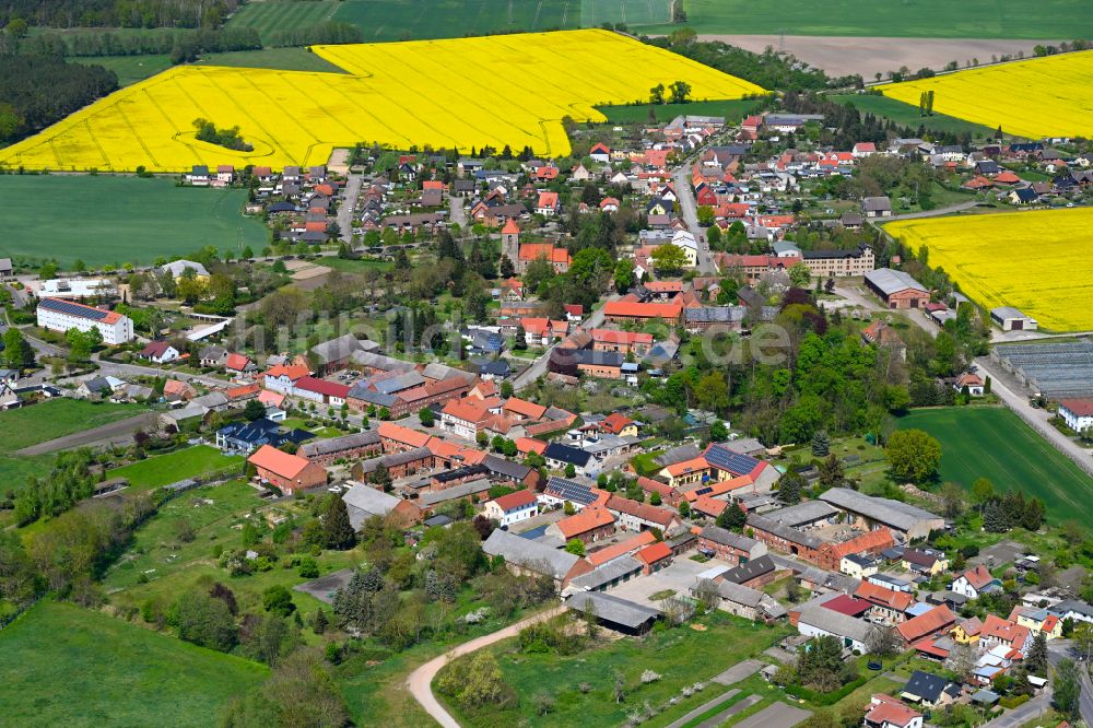 Luftaufnahme Möringen - Dorfkern am Feldrand in Möringen im Bundesland Sachsen-Anhalt, Deutschland