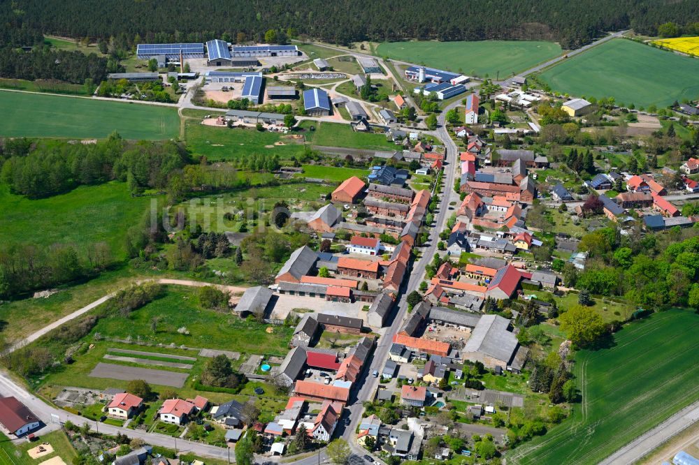 Luftbild Möringen - Dorfkern am Feldrand in Möringen im Bundesland Sachsen-Anhalt, Deutschland
