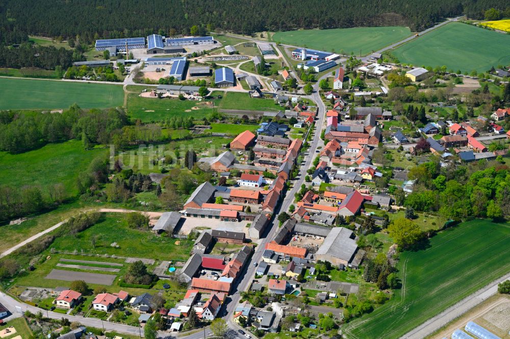 Luftaufnahme Möringen - Dorfkern am Feldrand in Möringen im Bundesland Sachsen-Anhalt, Deutschland