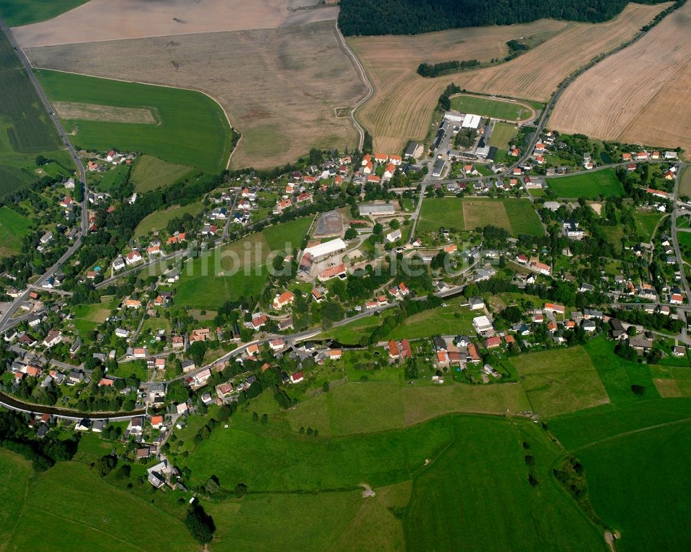 Luftbild Naundorf - Dorfkern am Feldrand in Naundorf im Bundesland Sachsen, Deutschland